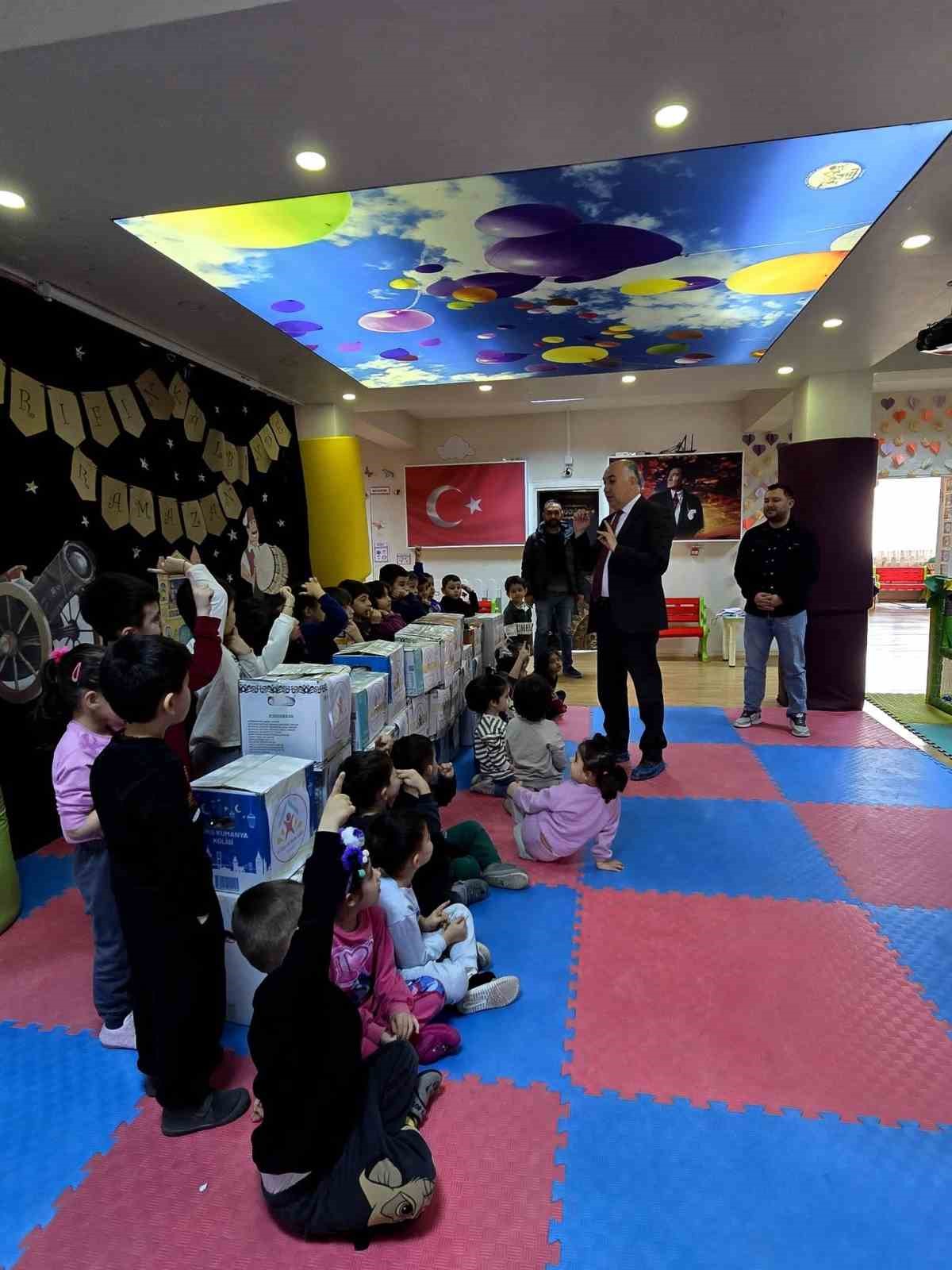 Anaokulu &ouml;ğrencilerinden ihtiya&ccedil; sahiplerine Ramazan kolisi
