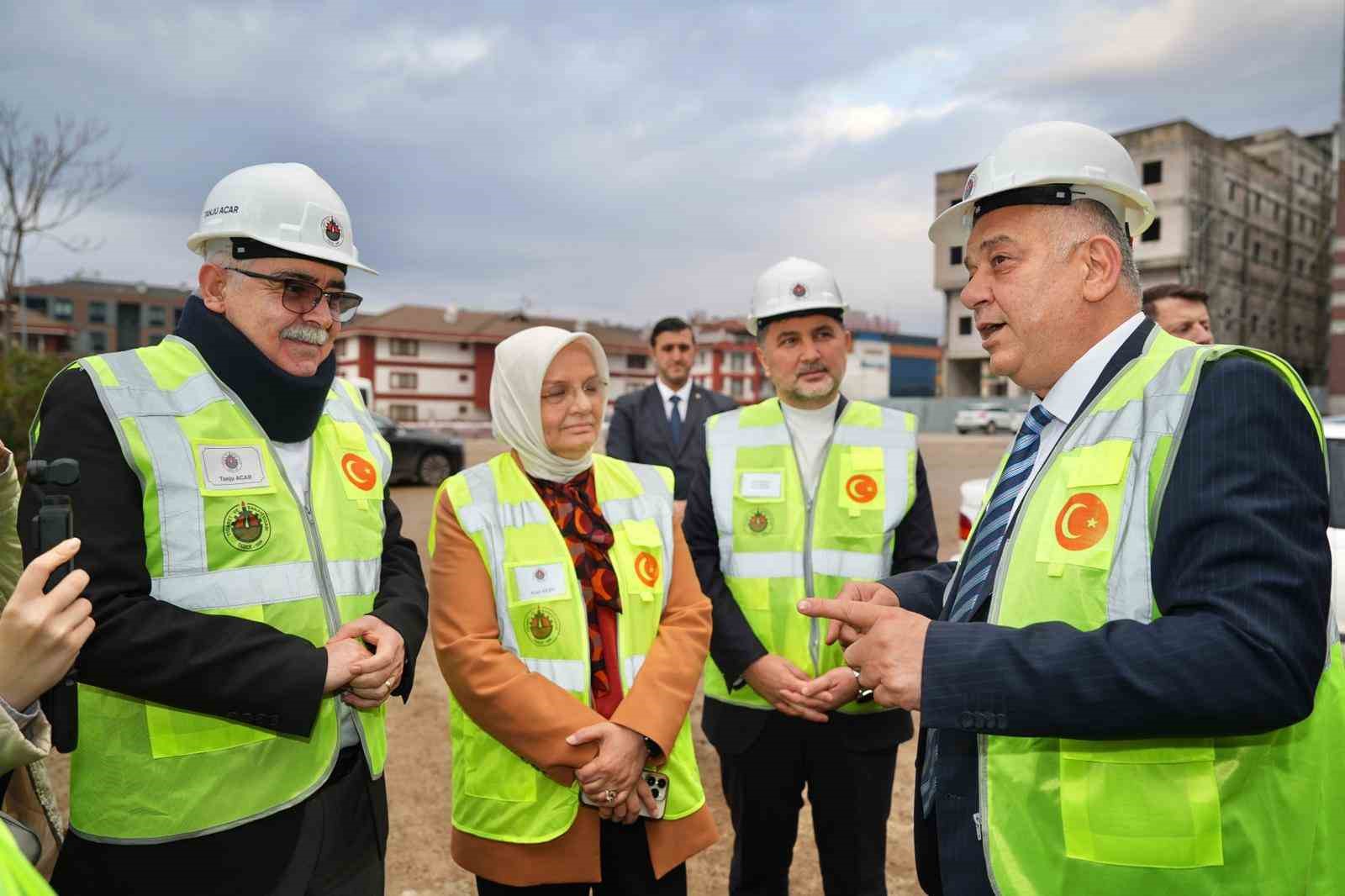 DTSO yeni binasını incelediler
