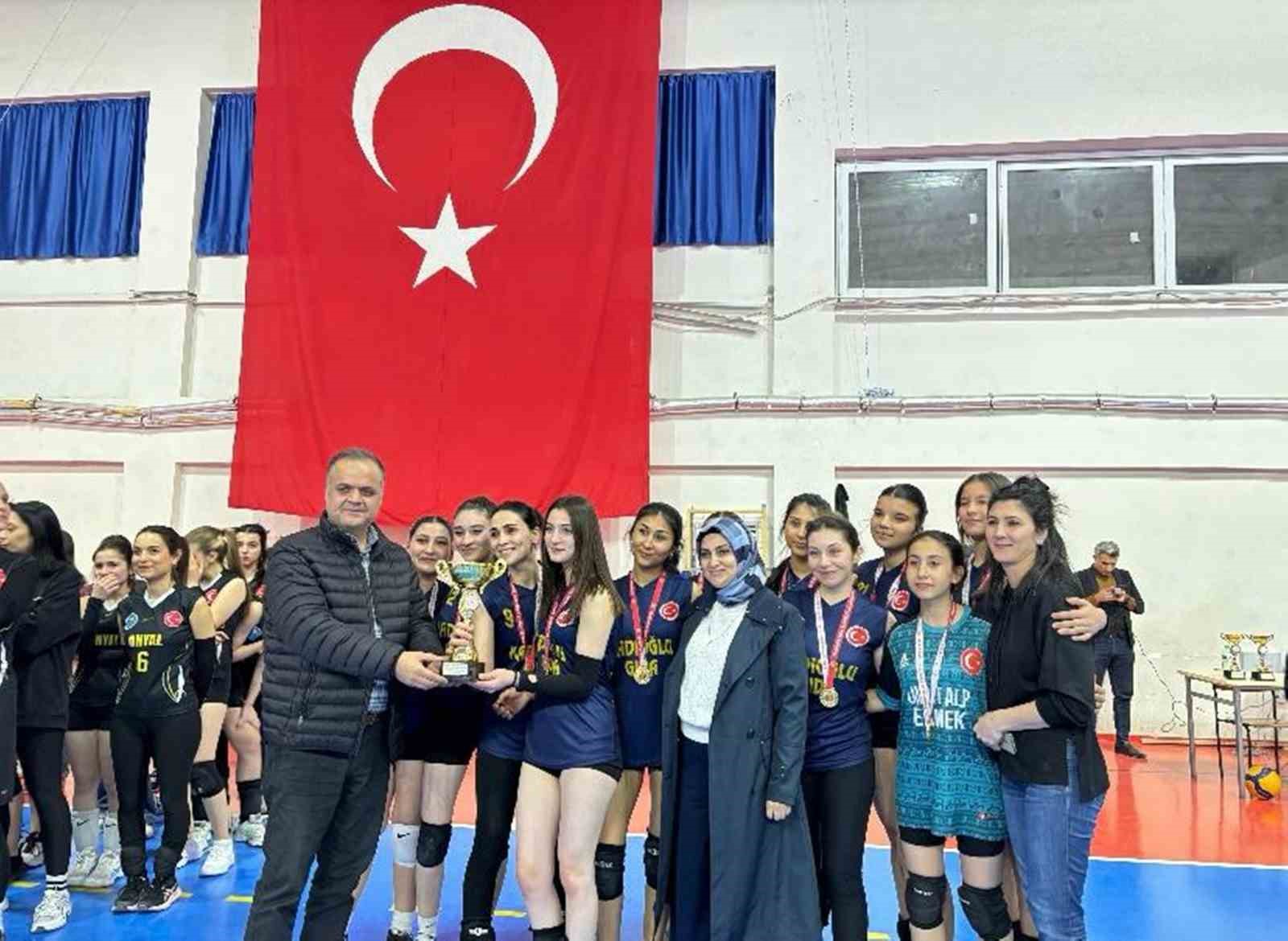 Mut’ta voleybol turnuvası düzenlendi