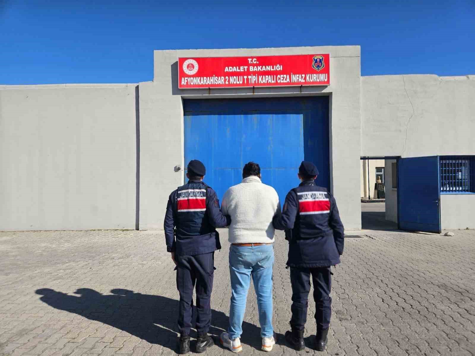 Jandarma piyasa değeri 639 bin TL olan uyuşturucu hap ele ge&ccedil;irdi
