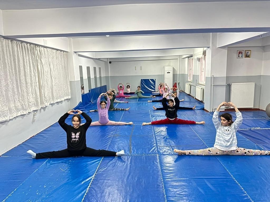 Gen&ccedil;ler, Gen&ccedil;lik ve Spor Bakanlığı kurslarından hayata hazırlanıyor
