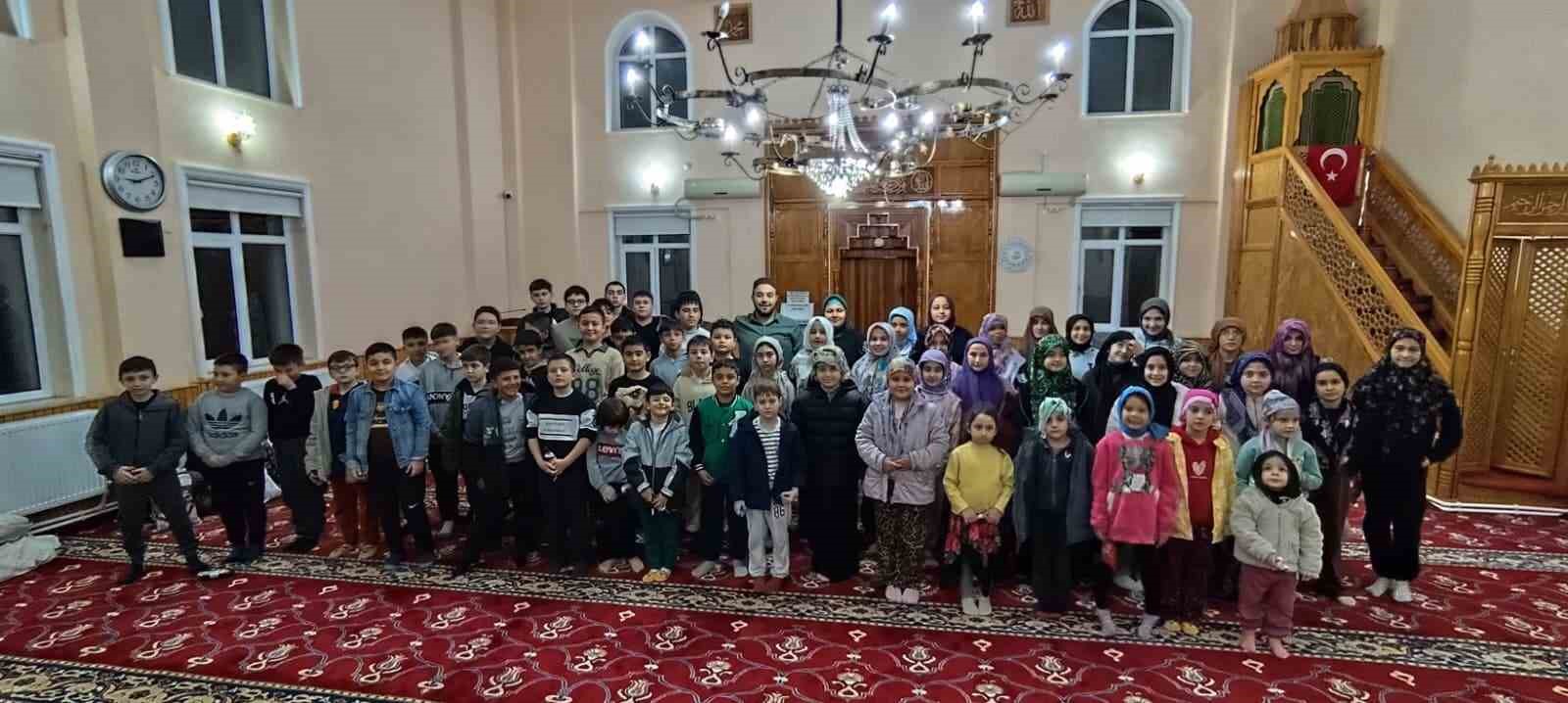 Çocuklar bu projeyle teravihe koşuyor