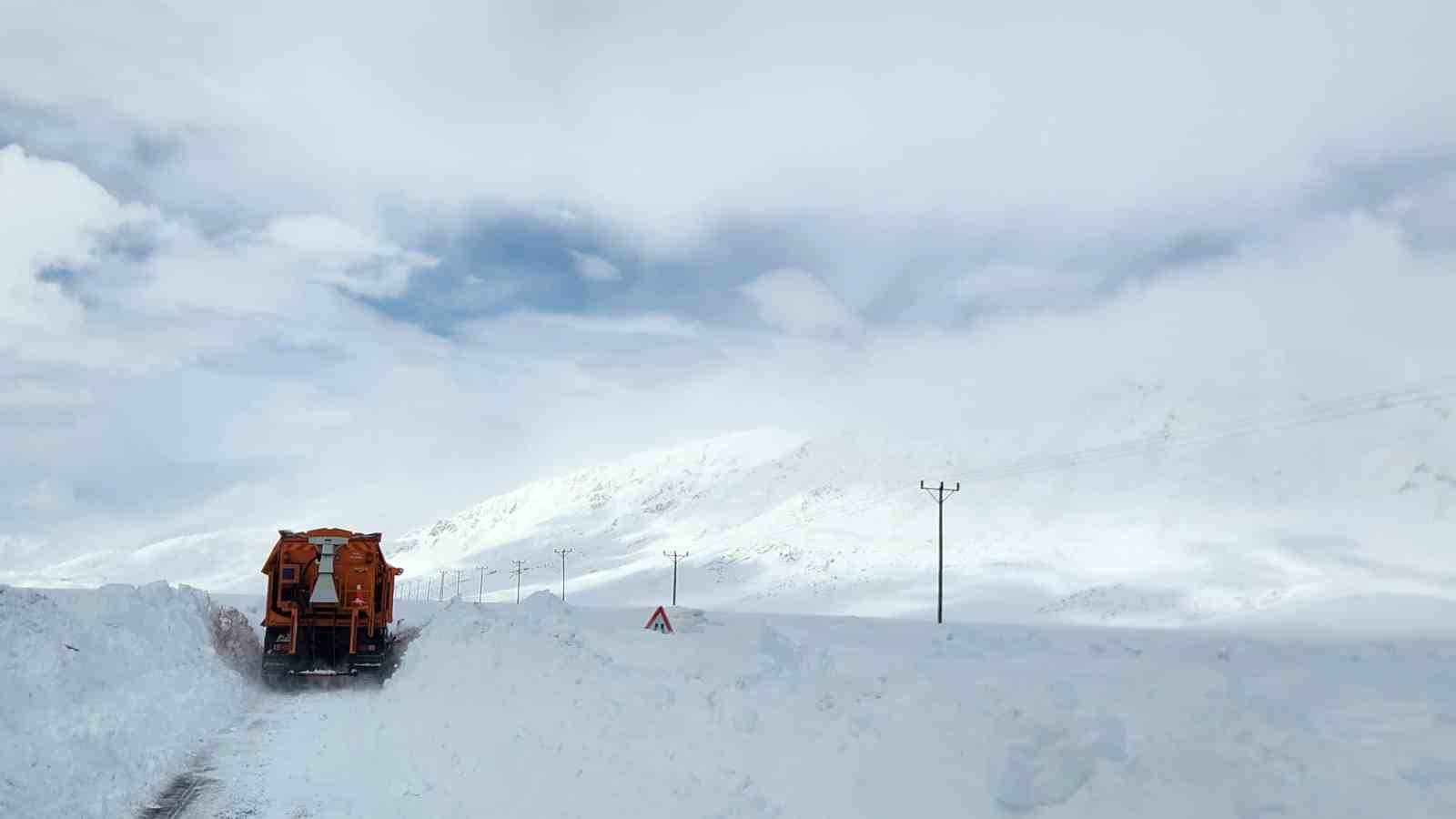 Tunceli&rsquo;de 4 k&ouml;y yolunda &ccedil;alışmalar s&uuml;r&uuml;yor
