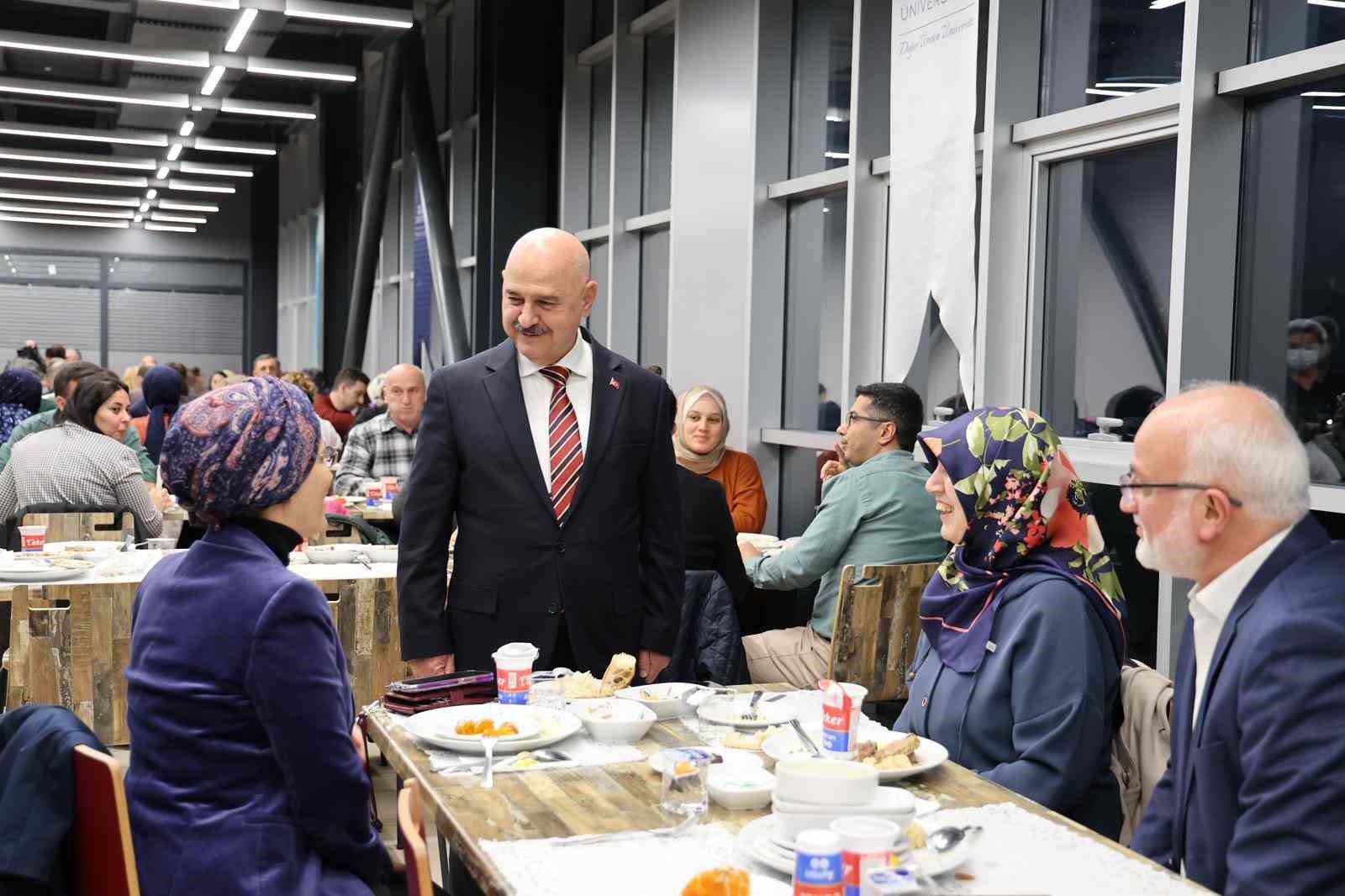 D&uuml;zce &uuml;niversitesi iftar sofrasında buluştu
