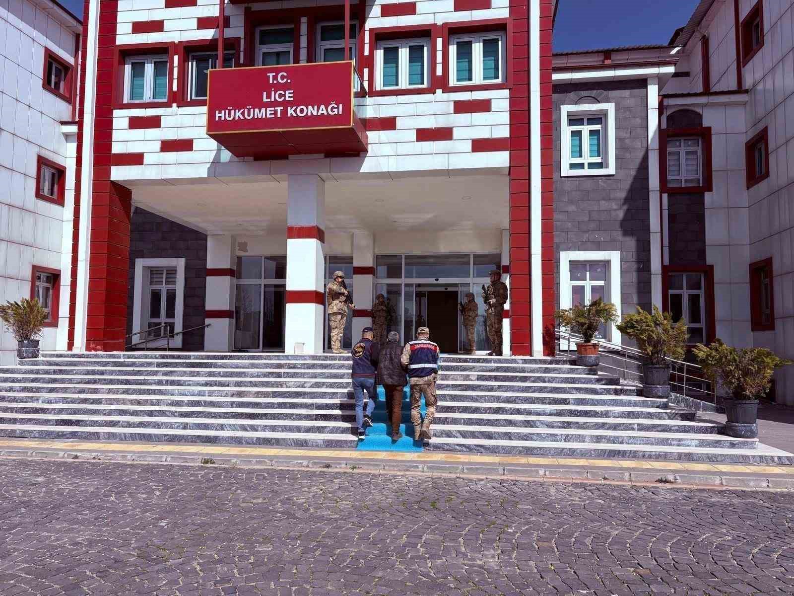 Diyarbakır&rsquo;da 13 yıldır cinayet ve &ccedil;eşitli su&ccedil;lardan aranan şahıs yakalandı
