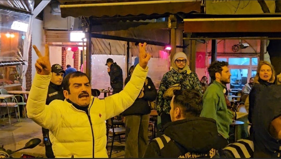 Oyuncu Ufuk Bayraktar ile yürüyüşe katılan kadınlar arasında gerginlik
