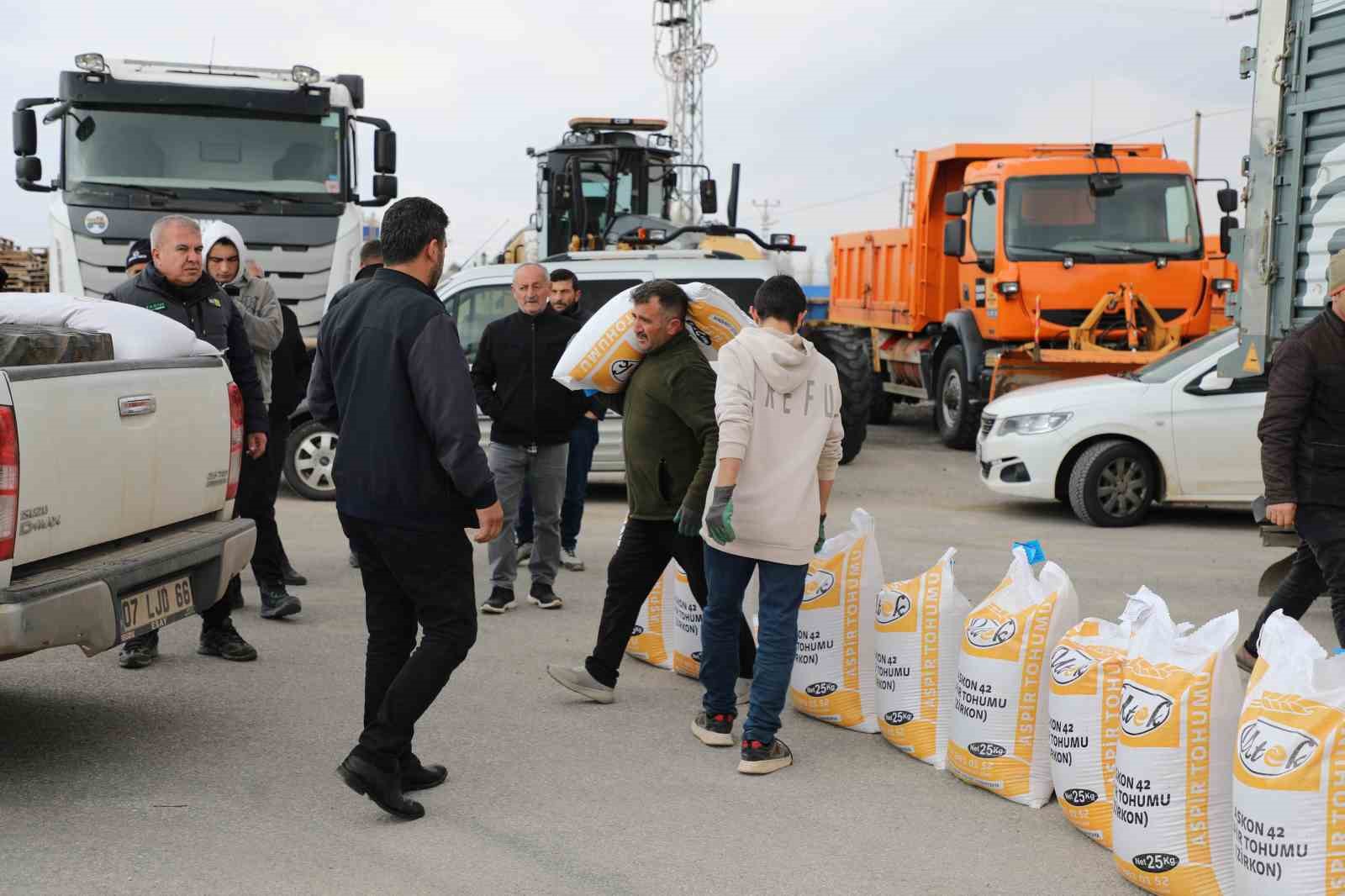 Başkan Altay: "Y&uuml;zde 50 hibeli aspir tohumu desteğimiz &ccedil;ift&ccedil;imiz i&ccedil;in bereketli olsun"
