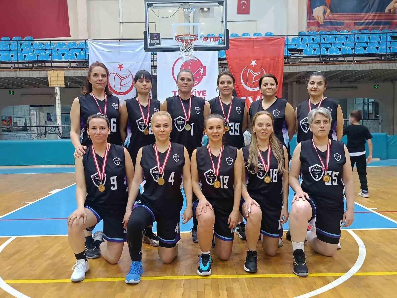 Edirne&rsquo;de 40 yaş &uuml;st&uuml; kadınlar parkede farkındalık oluşturdu
