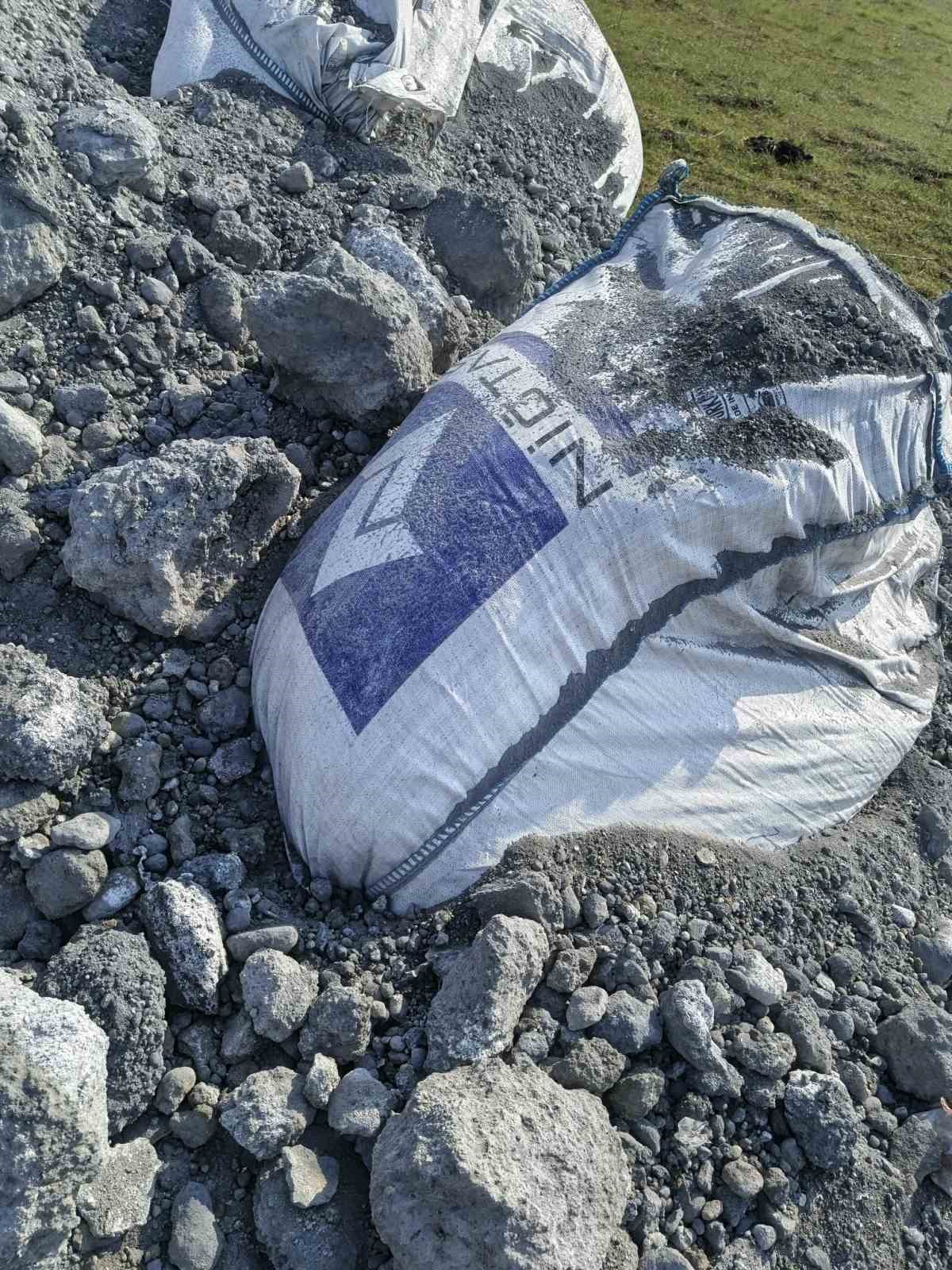 Muratlı&rsquo;da mera alanına atık d&ouml;k&uuml;ld&uuml;
