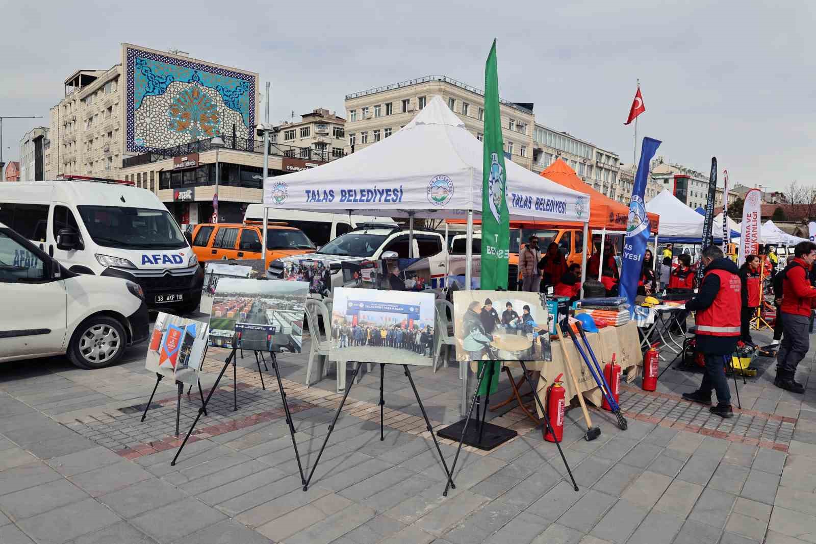 Depreme karşı bilin&ccedil; Talas&rsquo;tan meydana taşındı
