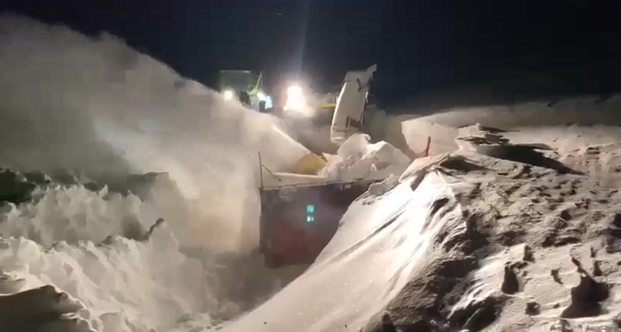 Kar kaplanları Arpaçay’da gece gündüz çalışıyor