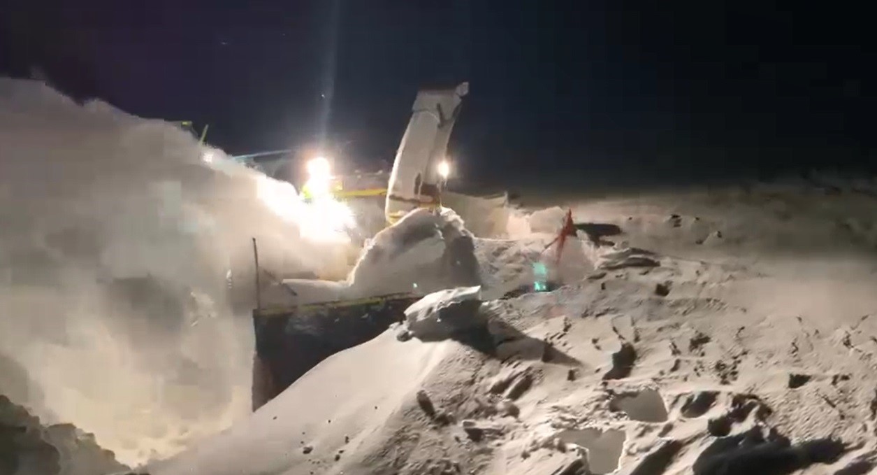 Kar kaplanları Arpa&ccedil;ay&rsquo;da gece g&uuml;nd&uuml;z &ccedil;alışıyor
