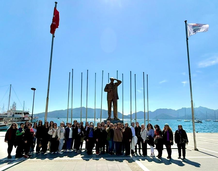 Turizmci Menemencioğlu ve Gökten’den  Aydınlı kadınlara jest