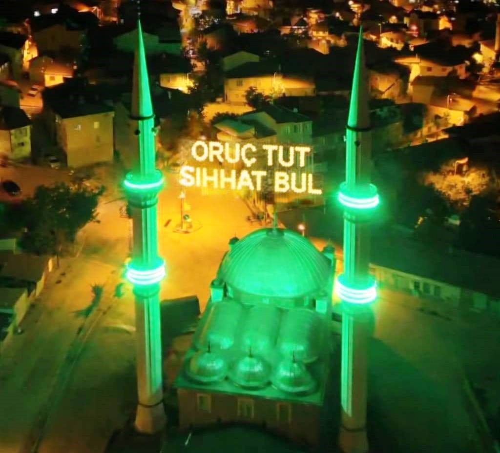 Emet’te Ramazan coşkusu mahya ile taçlandı