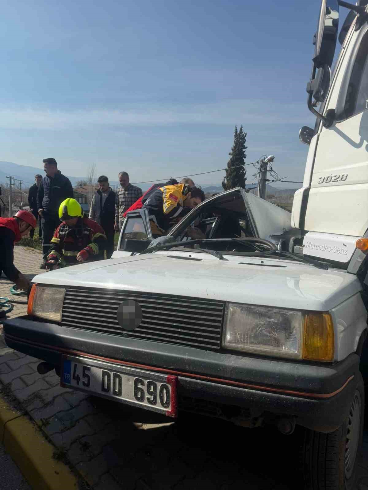 Balıkesir&rsquo;de feci kaza: 1 &ouml;l&uuml;, 2 yaralı
