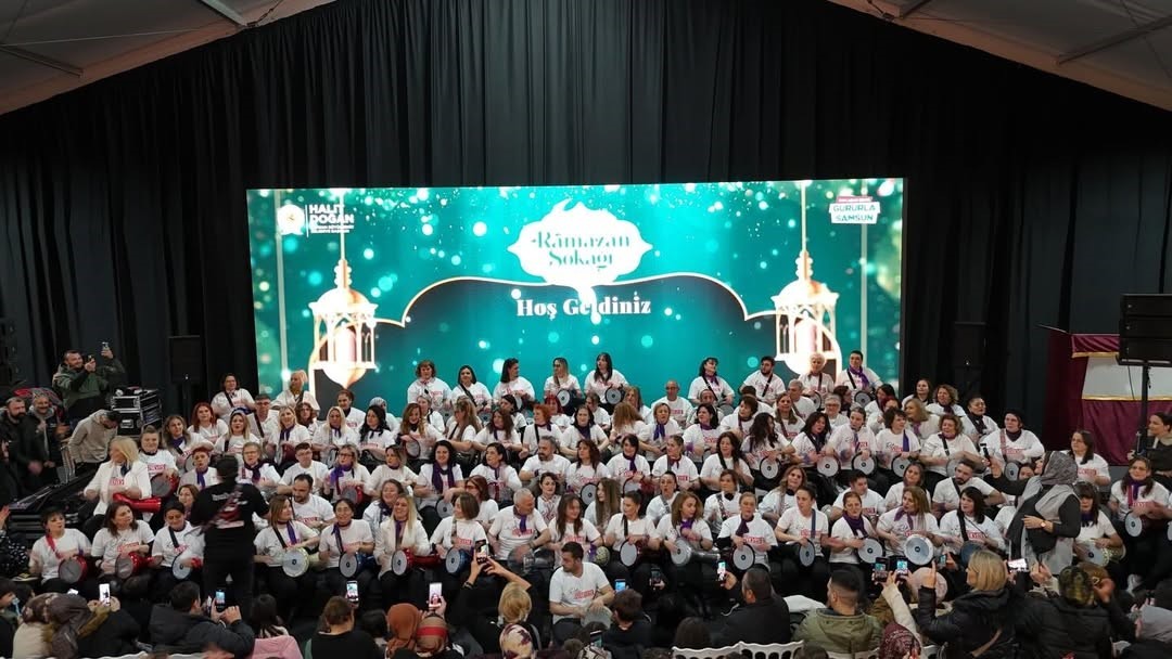 Kadınlardan ritim g&ouml;sterisi
