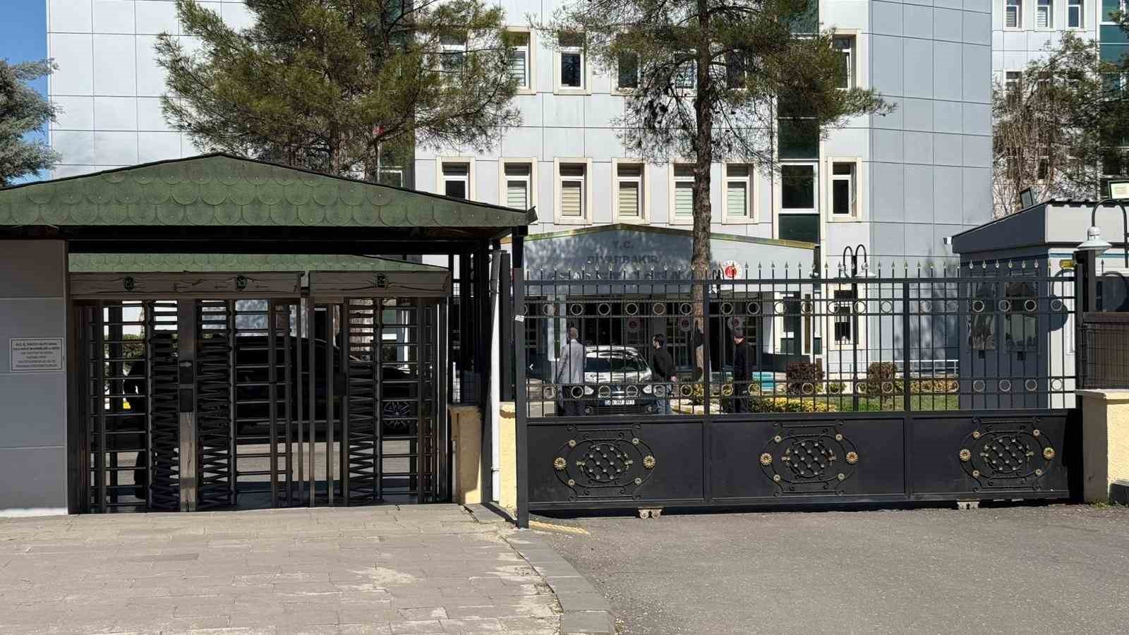 Tutuklanan şahıs kaçmaya çalışırken ayağından vurulup yakalandı
