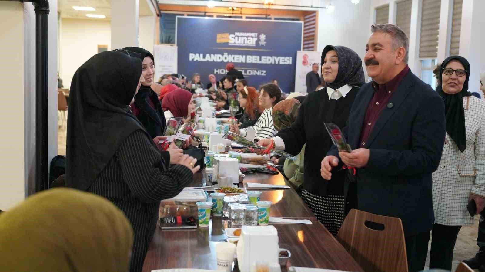 Başkan Sunar’dan Palandökenli esnaf kadınlara iftar
