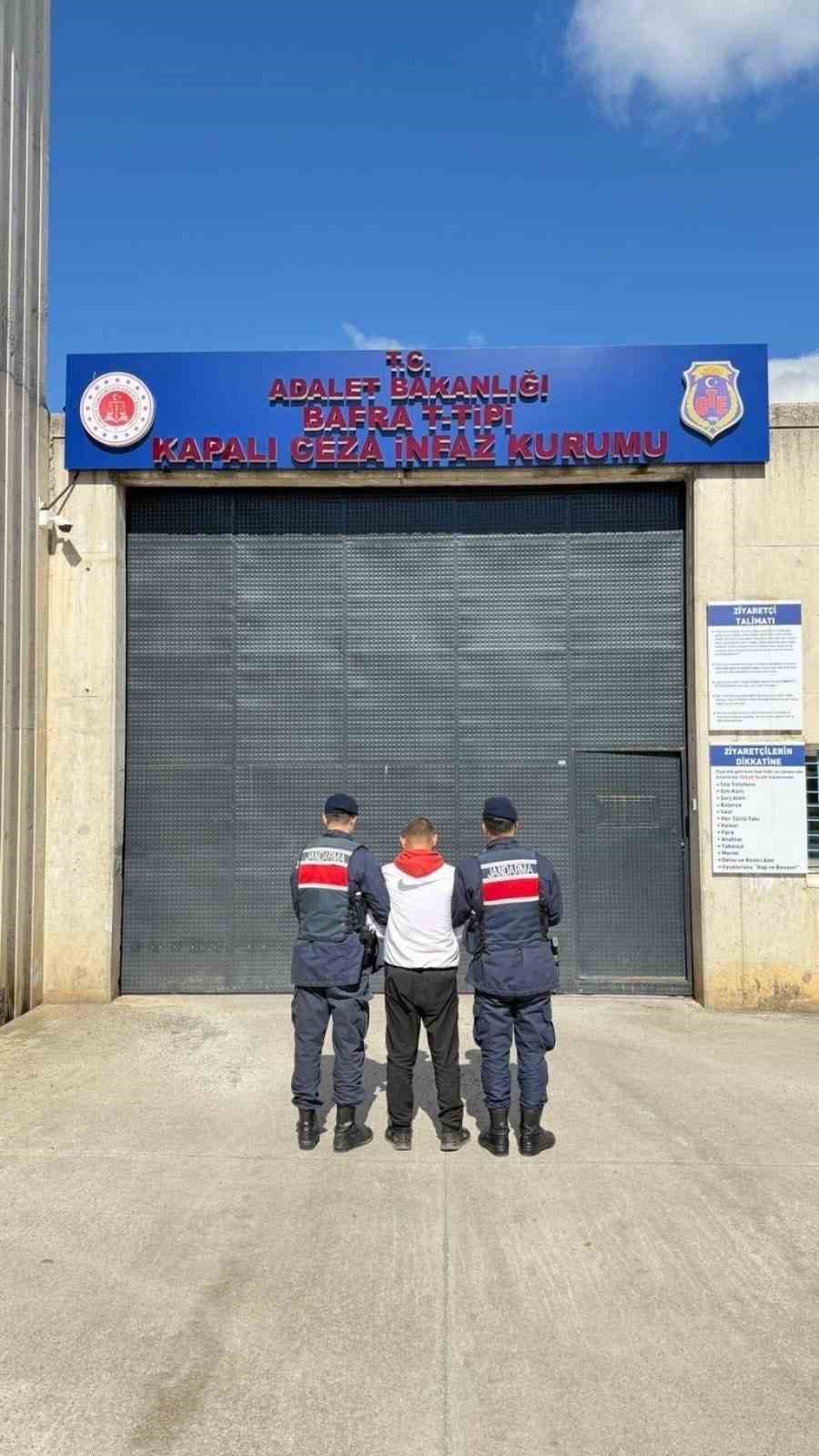 Bafra&rsquo;da 17 yıl hapis cezasıyla aranan şahıs yakalandı
