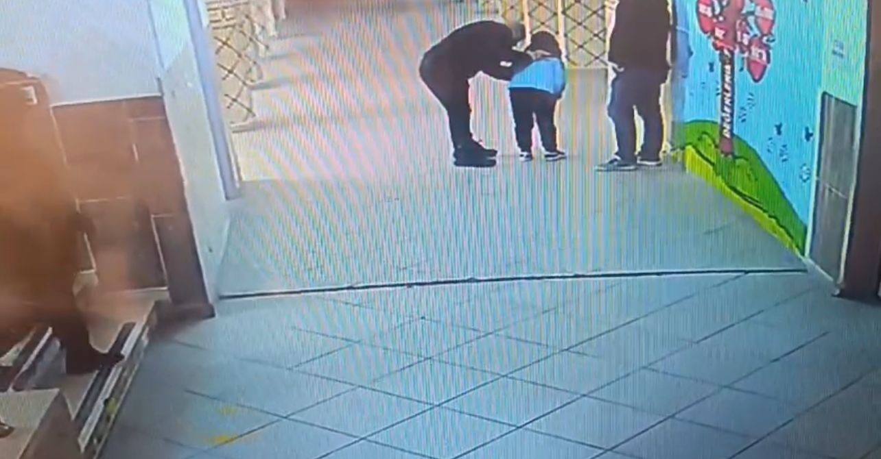 N&ouml;bet&ccedil;i &ouml;ğretmen Heimlich manevrası ile &ouml;ğrenciyi hayata d&ouml;nd&uuml;rd&uuml;
