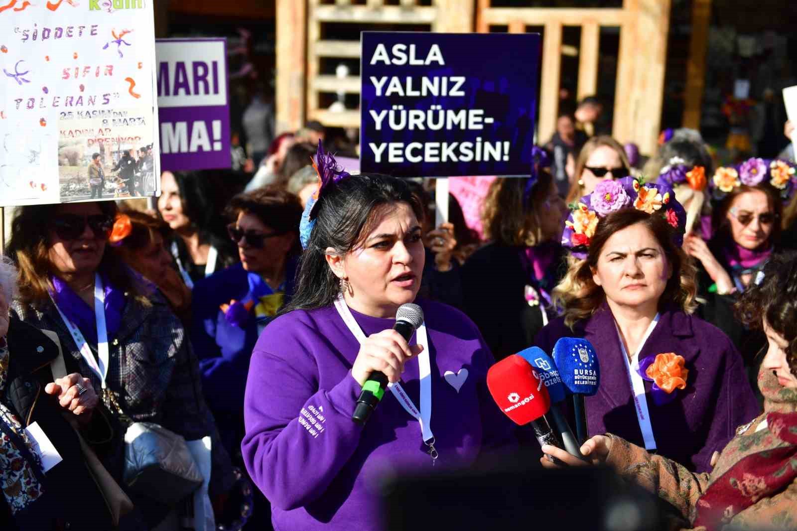 Bursalı Kadınlardan &ouml;zg&uuml;rl&uuml;k ve eşitlik y&uuml;r&uuml;y&uuml;ş&uuml;
