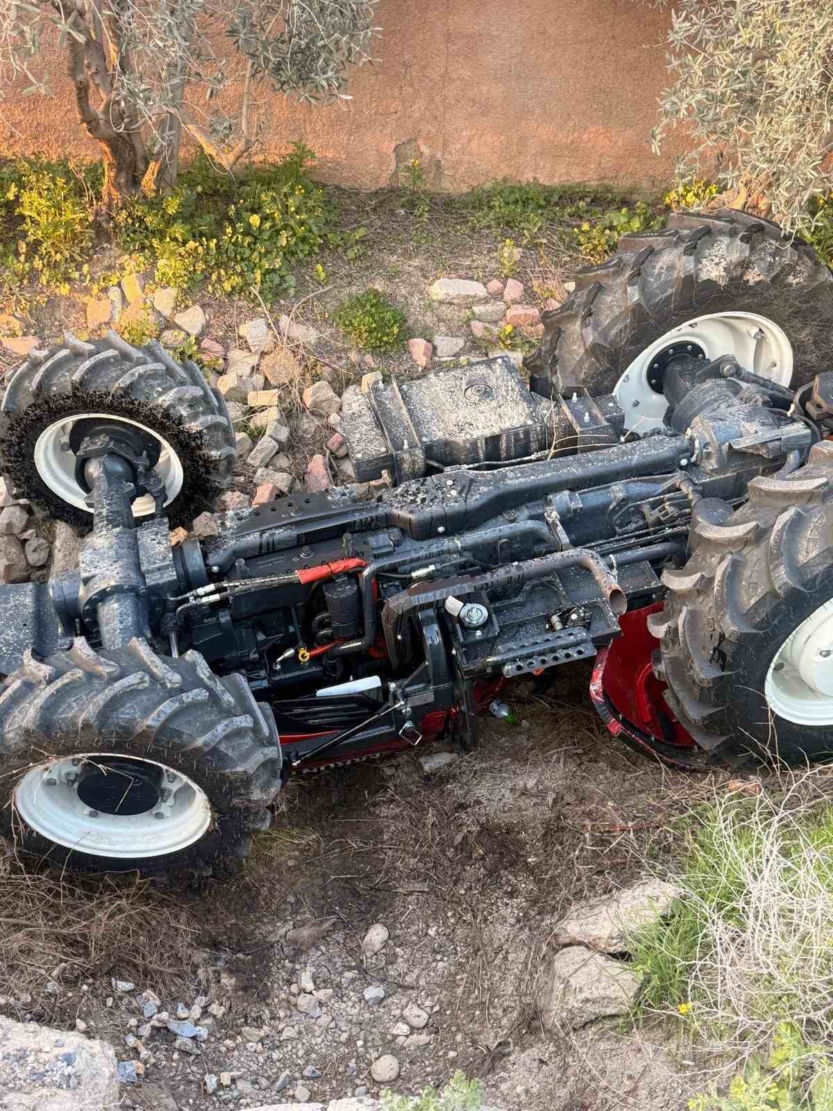 Tarsus’ta traktör devrildi: 1 ölü