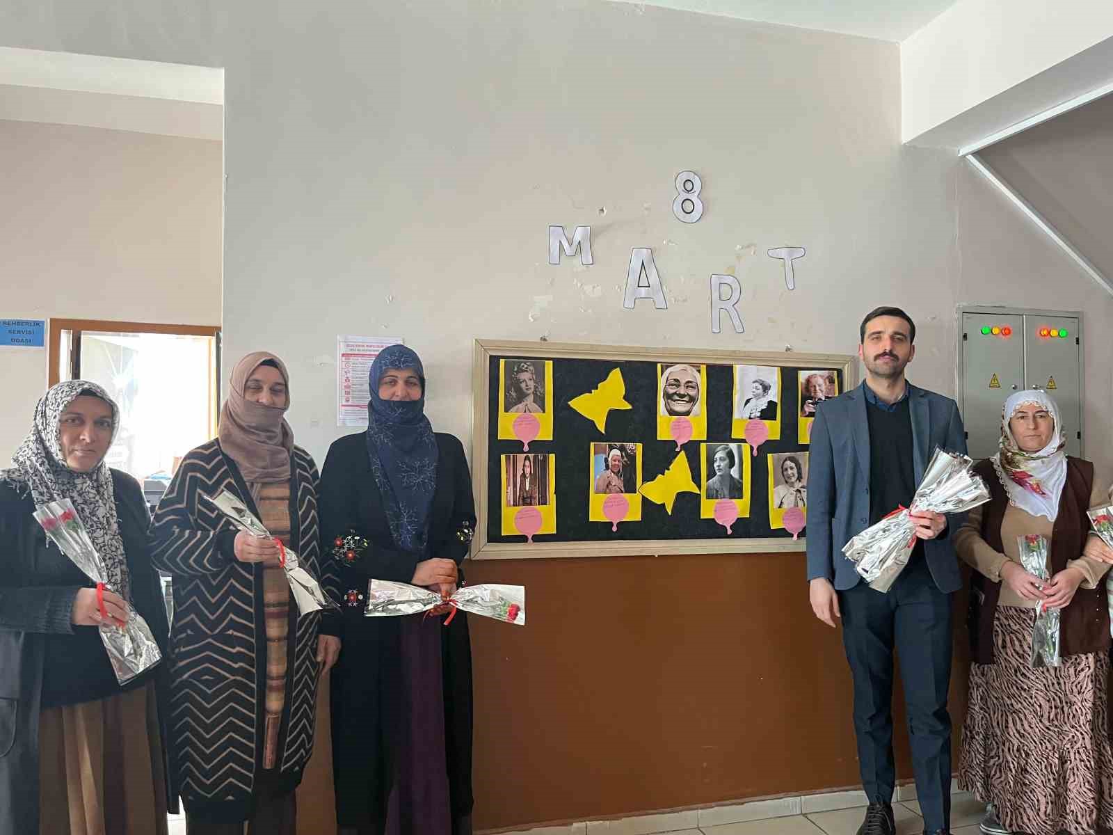 Diyadin İmam Hatip Ortaokulu’nda 8 Mart kutlaması
