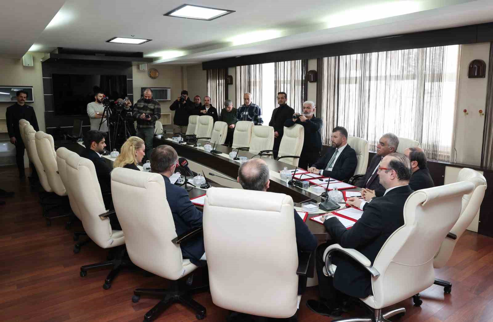 Atat&uuml;rk &Uuml;niversitesinden 2028 Avrupa Kış &Uuml;niversite Oyunları adaylığı i&ccedil;in g&uuml;&ccedil;l&uuml; irade
