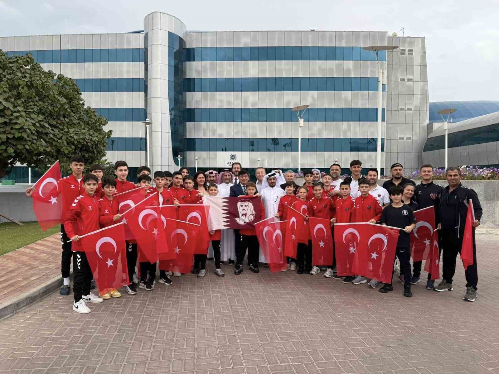 Katar&rsquo;da mahsur kalan sporcular T&uuml;rkiye&rsquo;ye geldi
