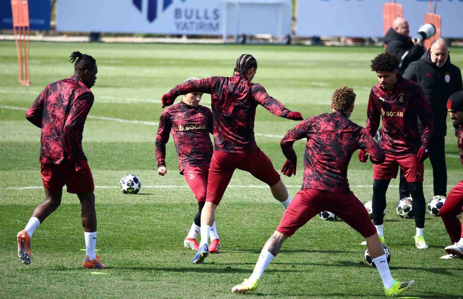 Galatasaray, Liverpool ma&ccedil;ı hazırlıklarını tamamladı
