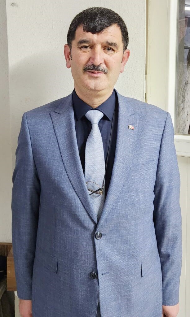 &Ccedil;ocukların bayram tıraşı muhtardan..!
