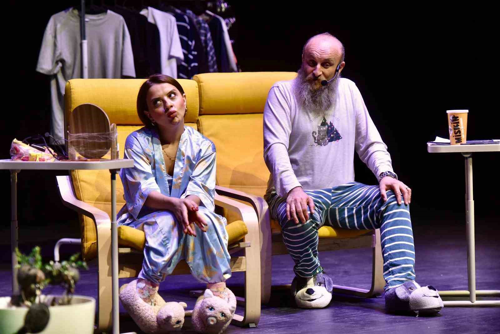 Altıeyl&uuml;l&rsquo;de tiyatro dolu gece
