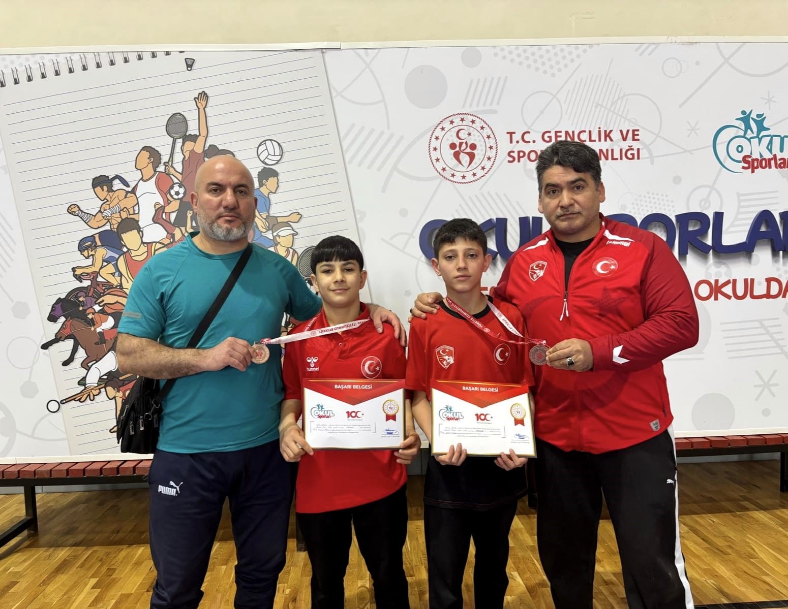 Yunusemreli yıldız güreşçilerden iki bronz madalya