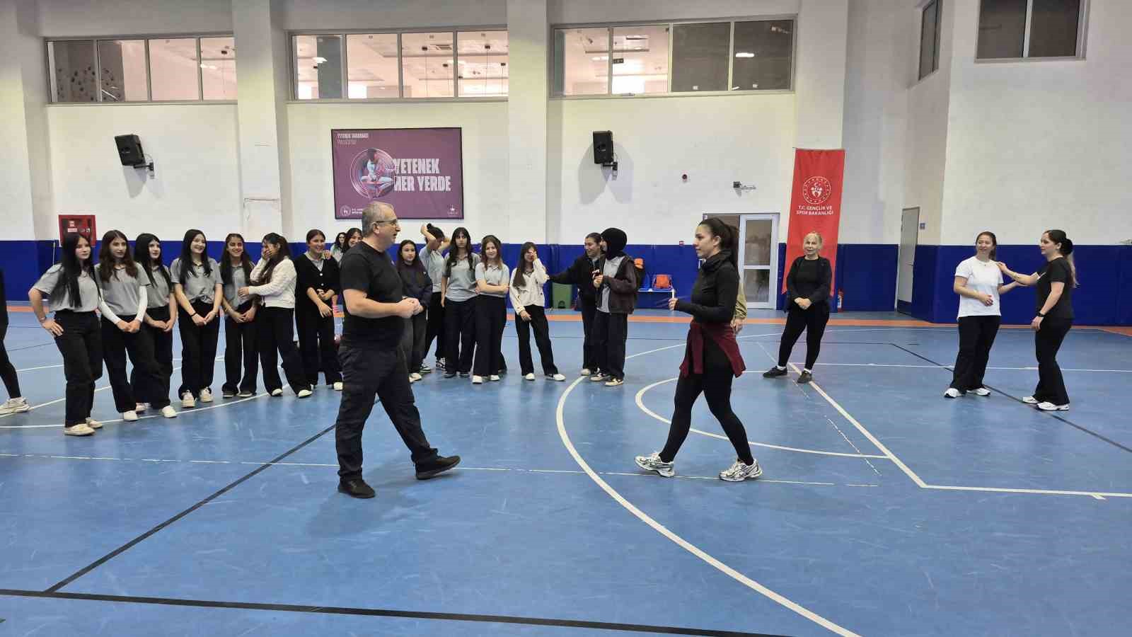 Bodrum&rsquo;da kadınlara savunma eğitimi: "4 hareket bile hayat kurtarabilir"
