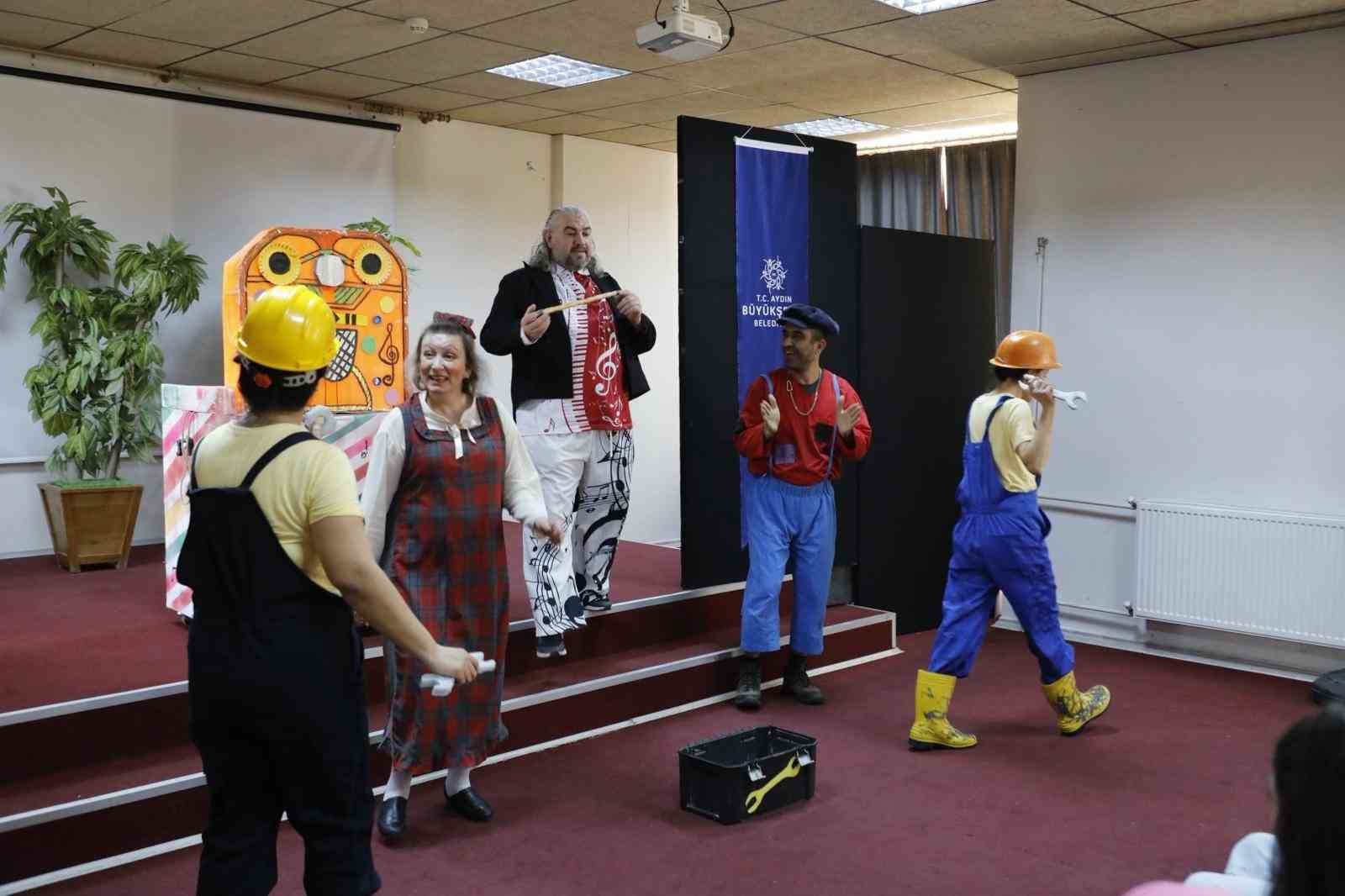 Büyükşehir, Köşklü minikleri tiyatroyla buluşturdu