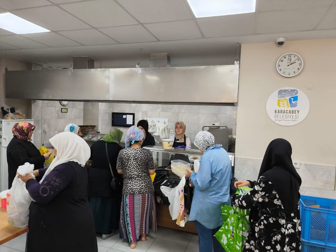 Karacabey Belediyesi’nden binlerce vatandaşa destek