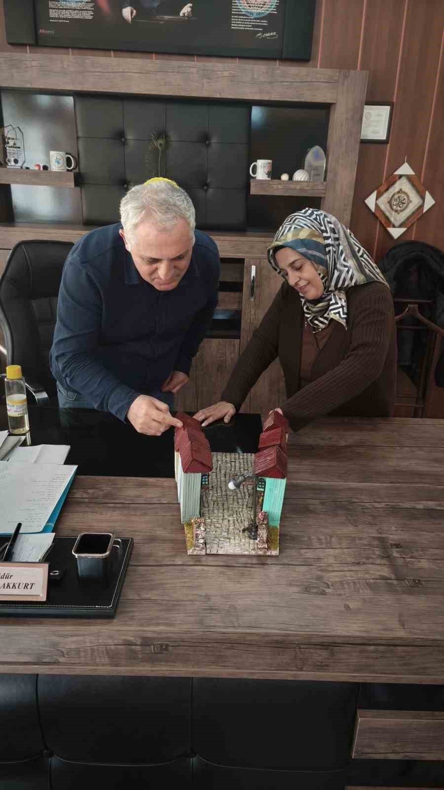 Geleneksel Akşehir evleri minyat&uuml;r olarak &uuml;retiliyor
