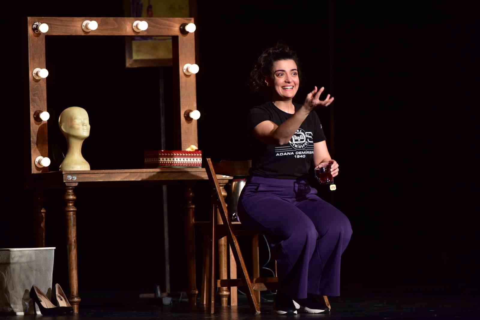 &Ouml;d&uuml;ll&uuml; &lsquo;Yan Rol&rsquo; Bursa&rsquo;da ayakta alkışlandı
