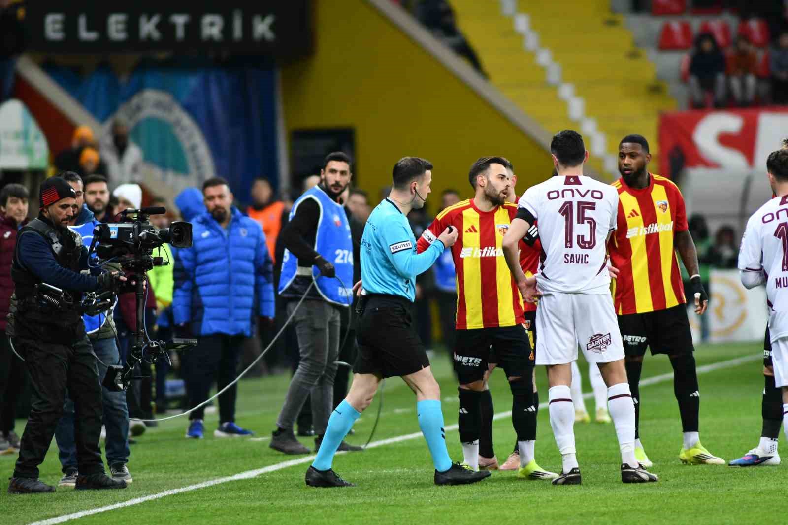Trendyol Süper Lig: Kayserispor: 0 - Trabzonspor: 1 (Maç devam ediyor)