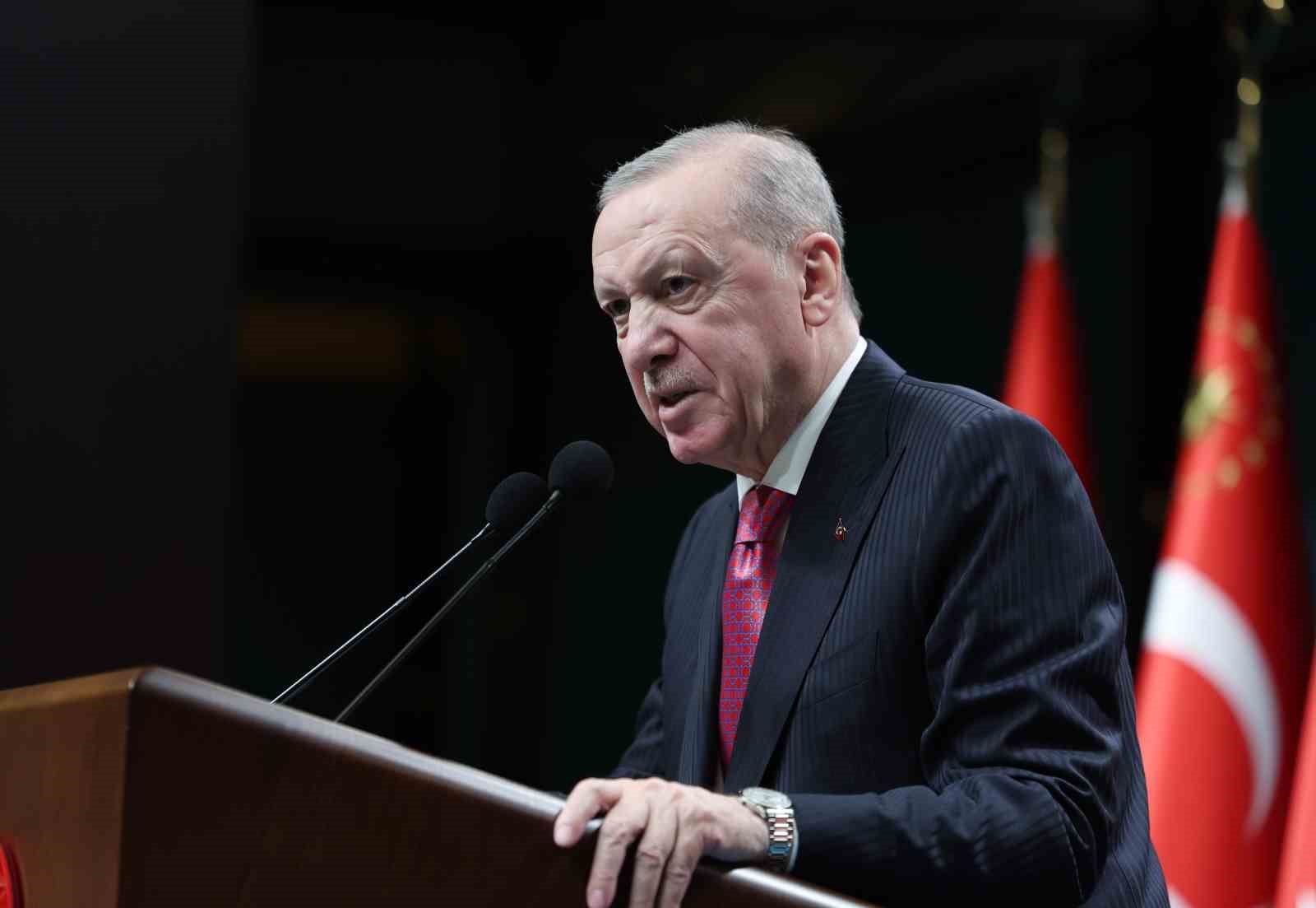 Cumhurbaşkanı Erdoğan: "(İran&rsquo;ın T&uuml;rkiye&rsquo;yi hedef alan f&uuml;zeleri) T&uuml;rkiye&rsquo;nin dostluğunu zora sokacak son derece yanlış ve provakatif adımlar atılmaya devam ediliyor"
