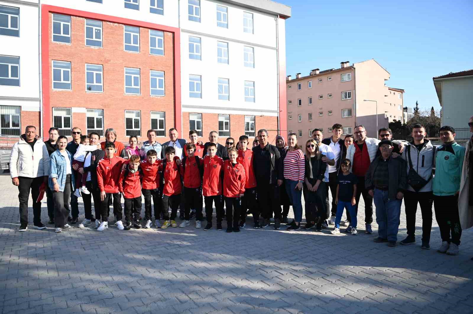 Katar&rsquo;da mahsur kalan T&uuml;rk sporcular memleketine d&ouml;nd&uuml;
