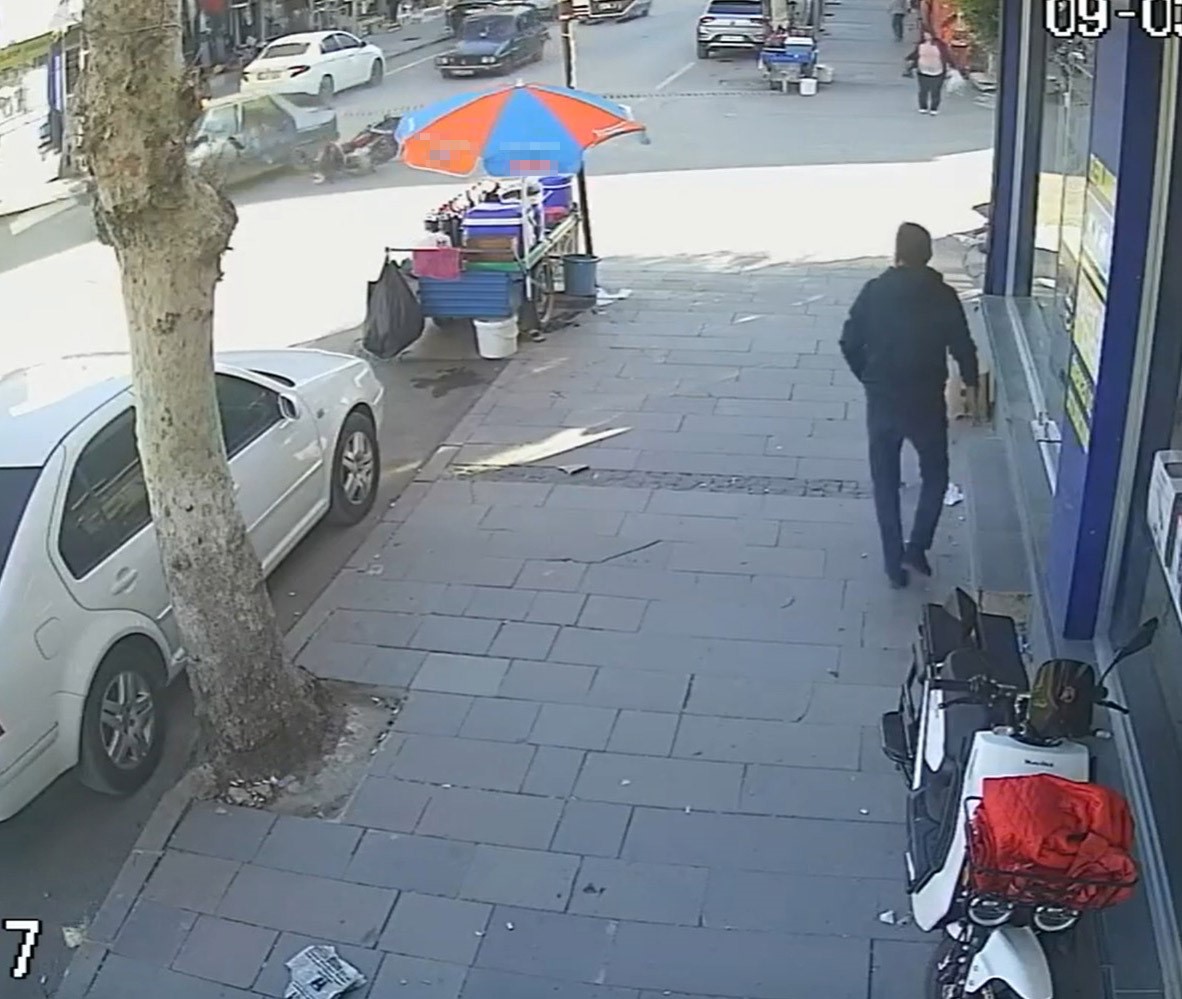 Motosiklet otomobille &ccedil;arpıştı: 1 yaralı
