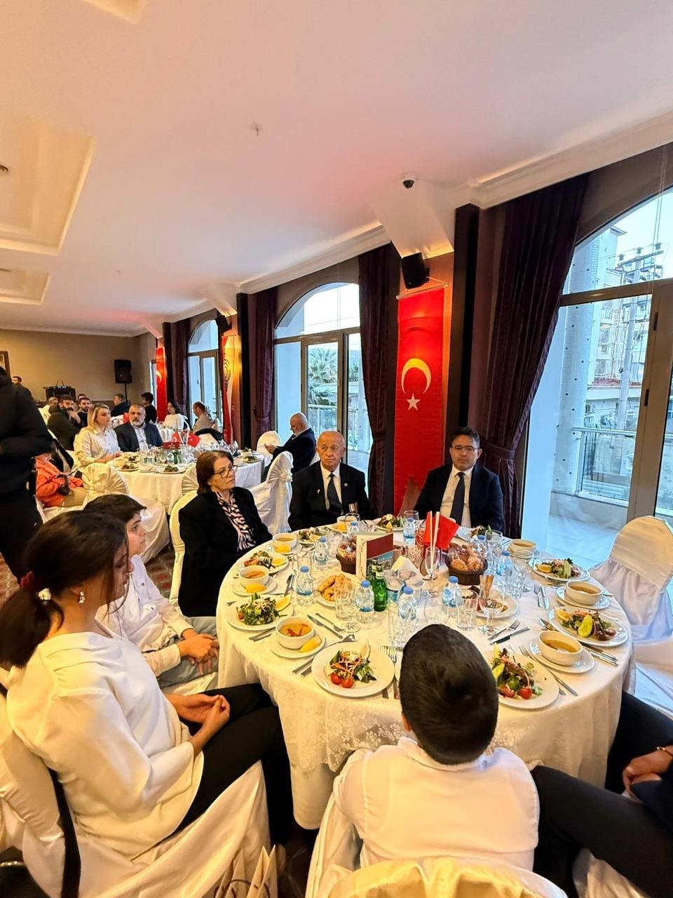 Marmaris İlçe Emniyet Müdürlüğü iftar sofrasını gazi ve şehit yakınları ile paylaştı