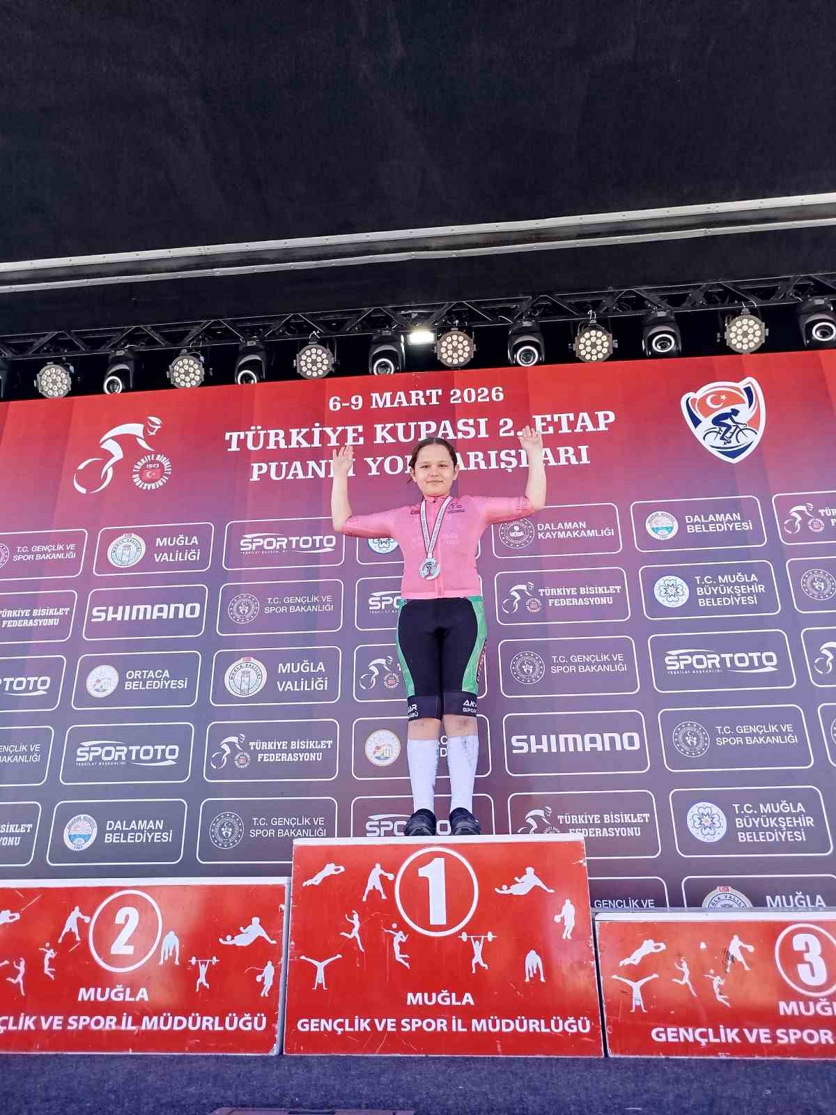 Akhisarlı minik pedallar Muğla&rsquo;da k&uuml;rs&uuml;ye damga vurdu
