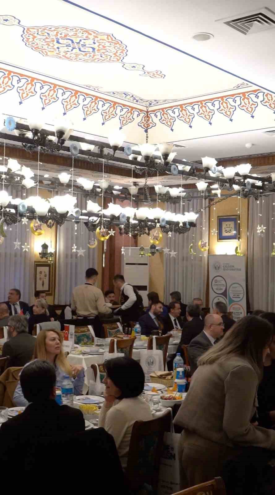 İstanbul Gelişim &Uuml;niversitesi eğitim camiasını iftar sofrasında buluşturdu
