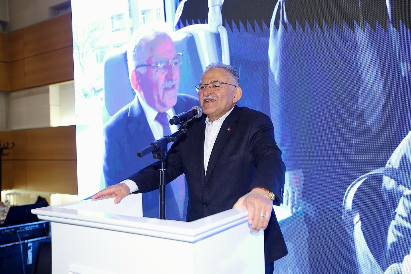 Başkan B&uuml;y&uuml;kkılı&ccedil;, gen&ccedil;lerle iftar sofrasında buluştu
