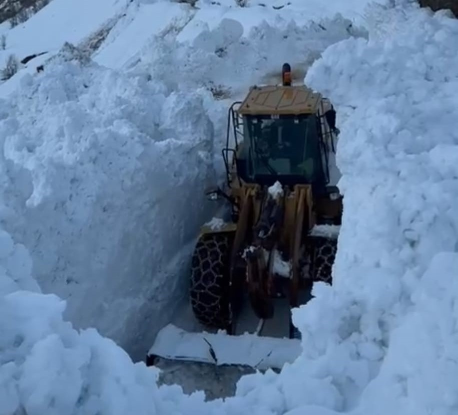 Hizan&rsquo;da k&ouml;y yoluna &ccedil;ığ d&uuml;şt&uuml;
