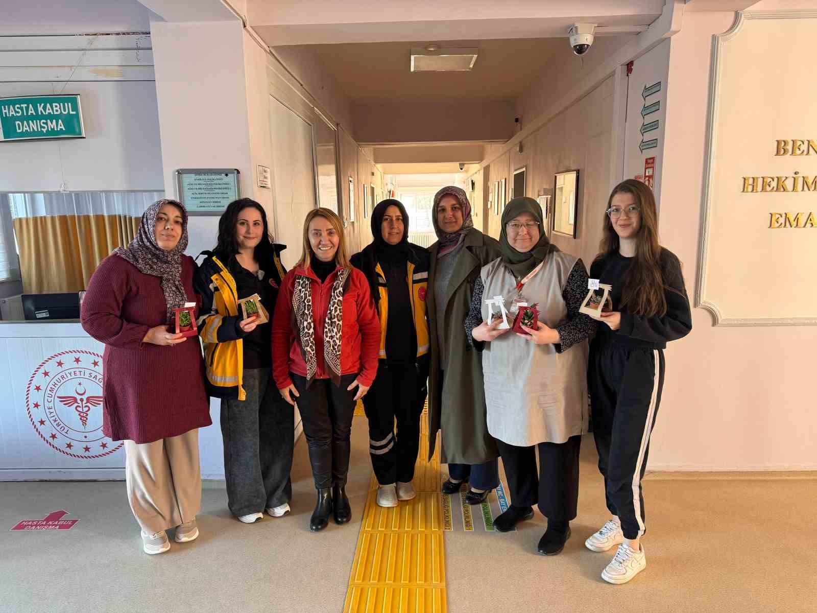 Başkan Tekin, il&ccedil;edeki kadın &ccedil;alışanları ziyaret etti
