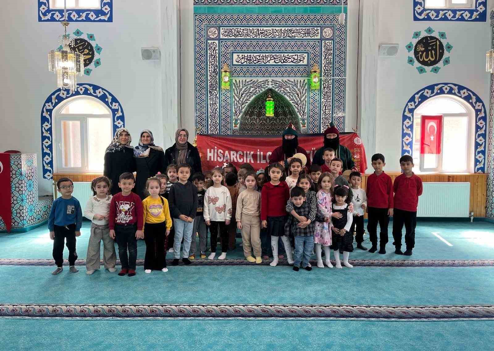 Hisarcık&rsquo;ta 4-6 yaş Kur&rsquo;an Kursu &ouml;ğrencilerine Hacivat ve Karag&ouml;z g&ouml;sterisi
