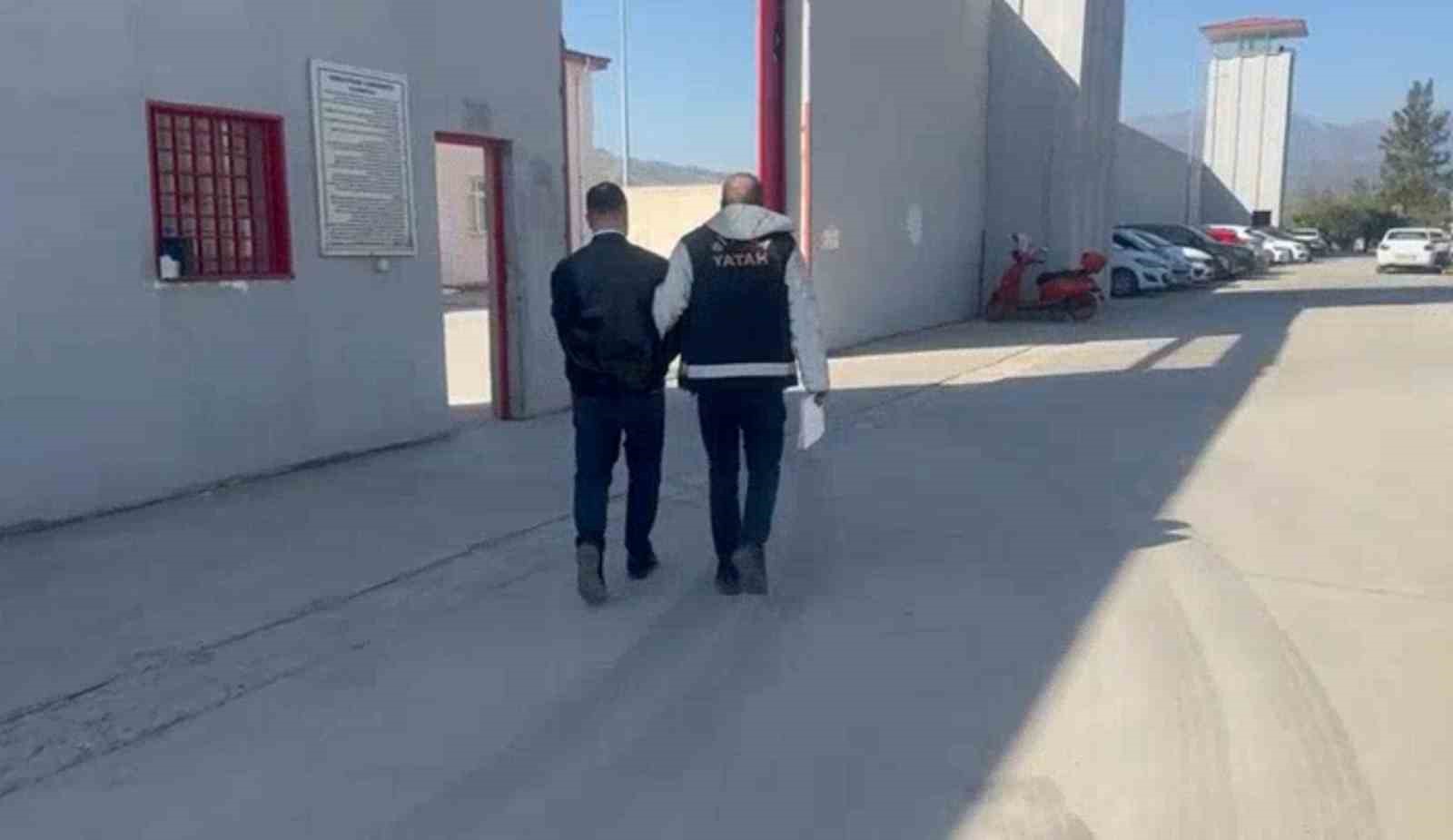 Hatay&rsquo;da aranması olan 2 kişi tutuklandı

